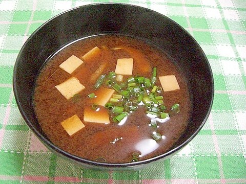 豆腐と椎茸のお味噌汁(赤だし)